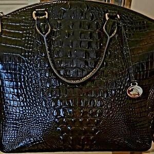 Elegant Black Crocodile-Embossed Women's Bag